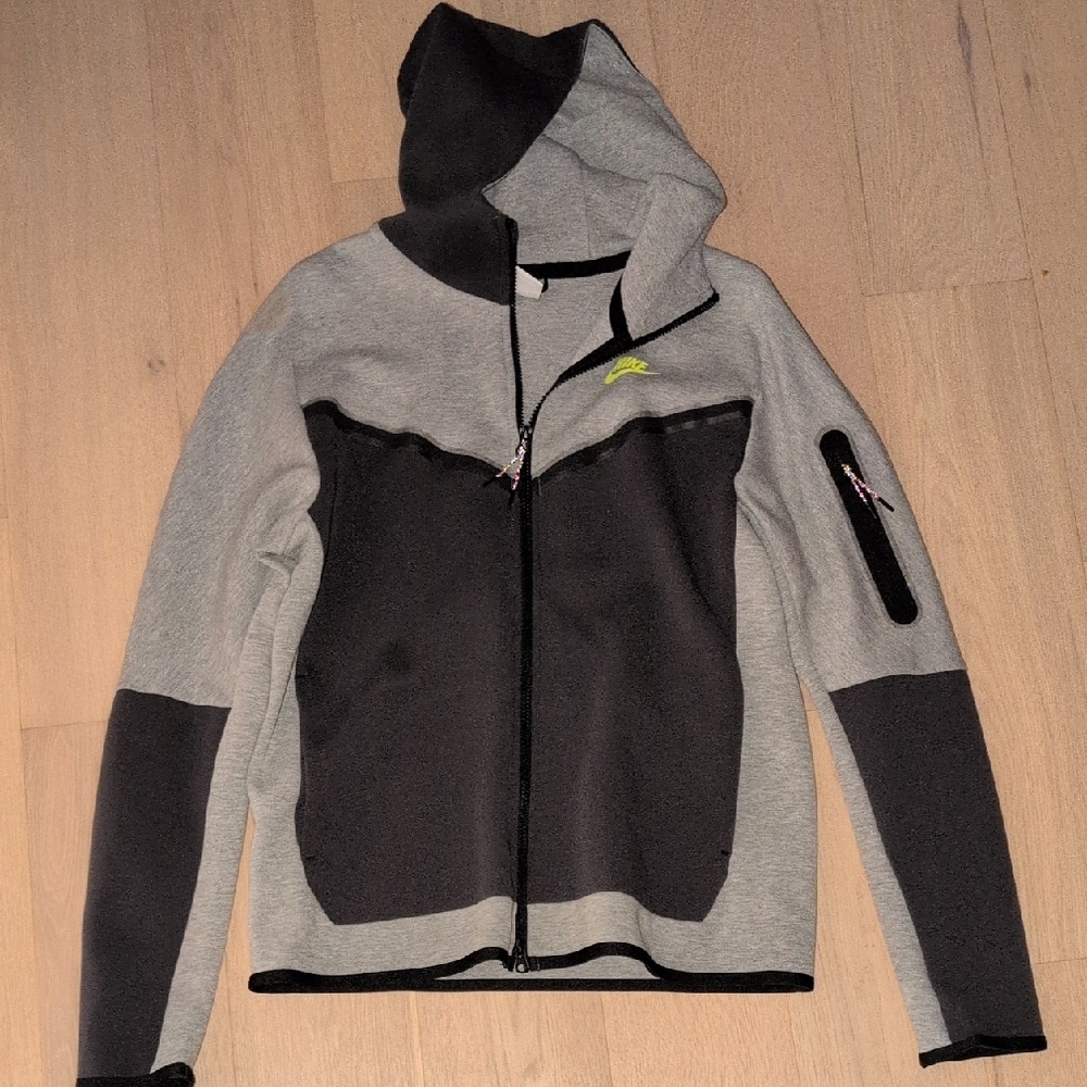 Nike Sportswear Tech Fleece Sweat Gray and Black Hooded Jacket
